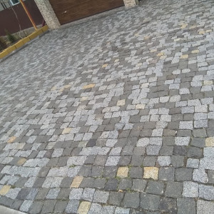 Paving with paving stones