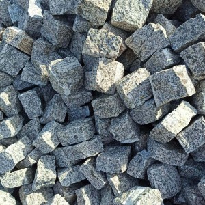 Splited granite paving stones Skifiya Gold 10x10x5
