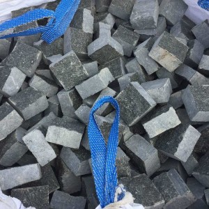 Gabbro paving stones, sawn-split, with split top 10x10x5 cm