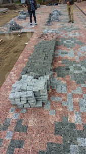 Paving with granite paving stones