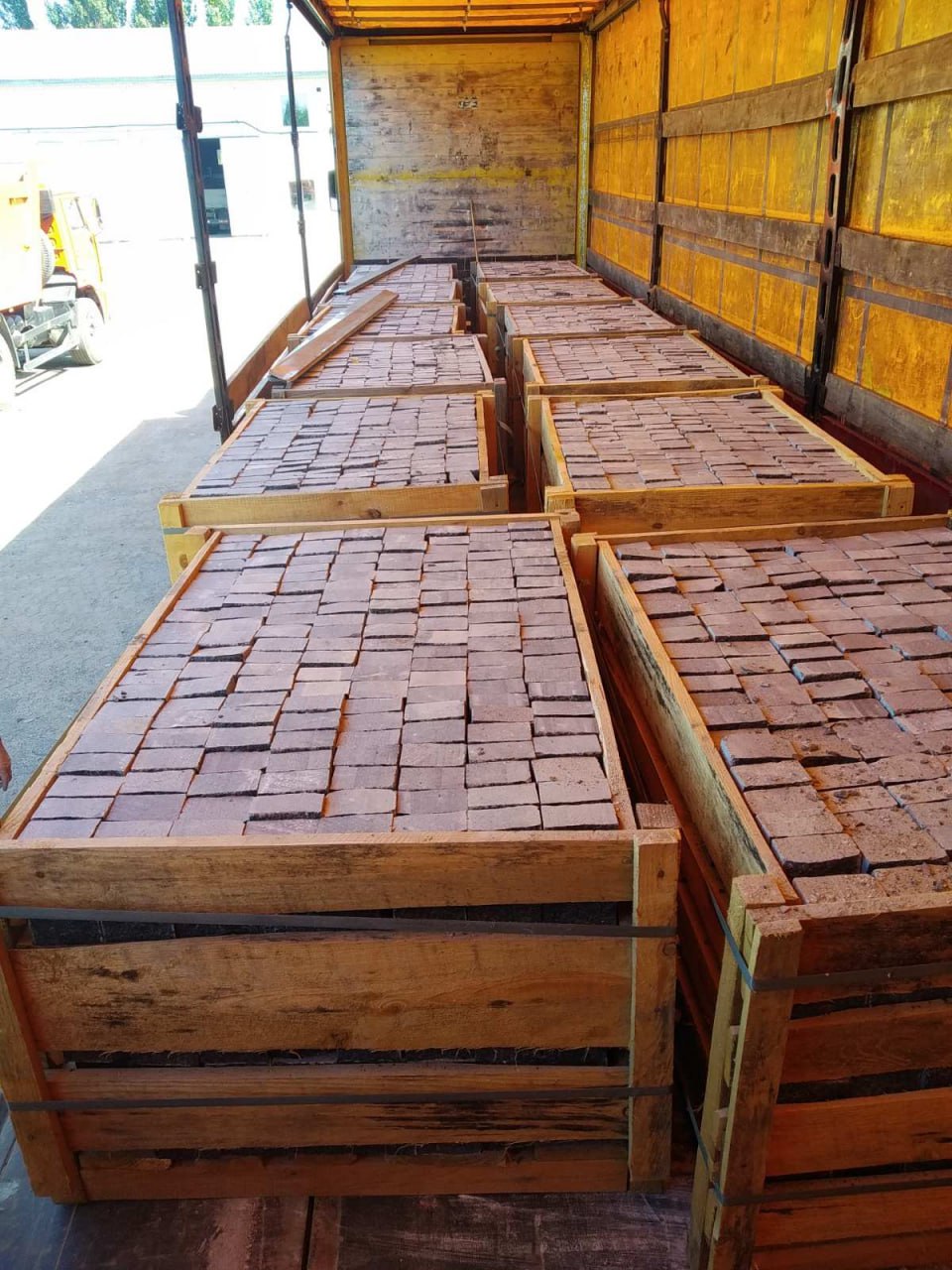 Granite paving stone packed in wooden crates