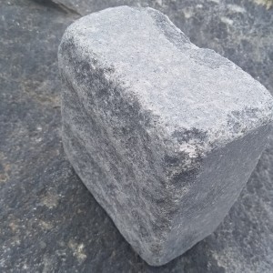 Tumbled stone setts — black Gabbro
