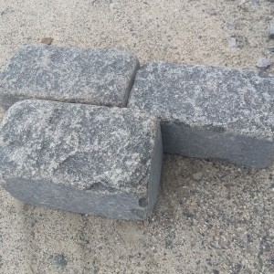 Tumbled stone setts from black stone Gabbro 20x10x10 cm