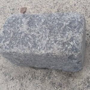 Tumbled stone setts from gabbro 20x10x10 cm (single stone)