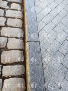 Randsteine aus Konstantinovsky-Granits