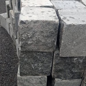 Sawn-split black stone paving stones