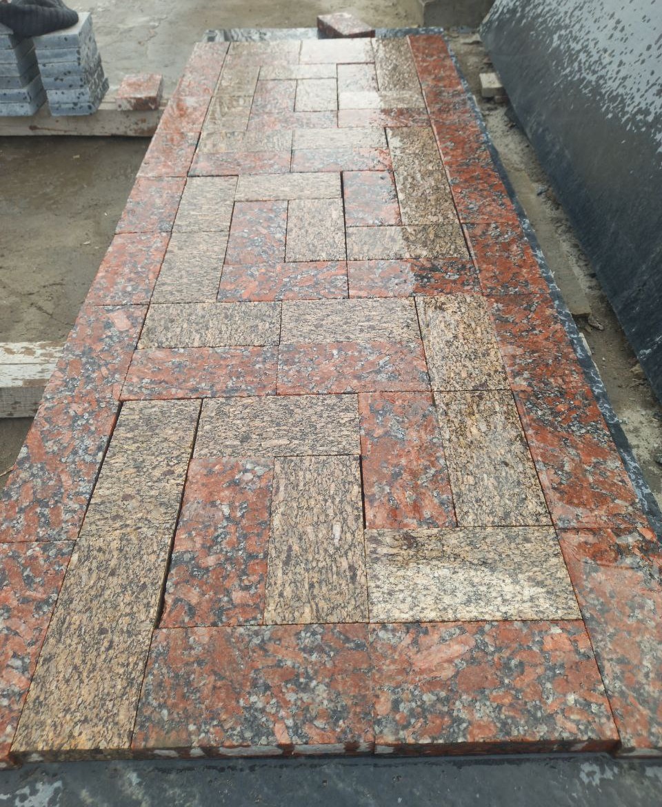 Paving stones made of yellow and red granite - wet