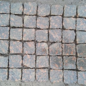 Tumbled paving stone made of brown granite