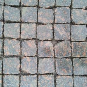 Tumbled paving stone made of brown granite