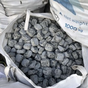 Tumbled paving stone made of labradorite ‘Irina Blue’ (8×8×5 cm)