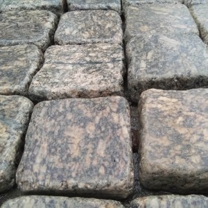 Tumbled granite paving stone 10x10
