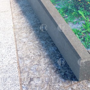 Granite kerbs