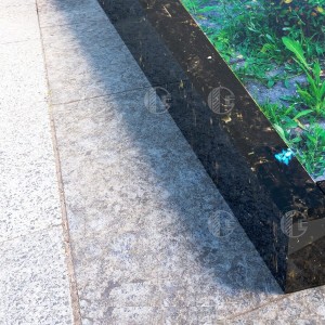 Black stone borders - Labradorite