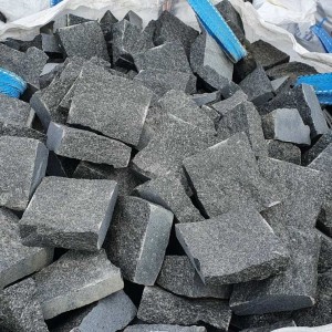 Sawn-split black stone paving stones