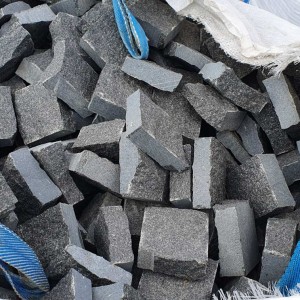 Sawn-split black stone paving stones 10x10