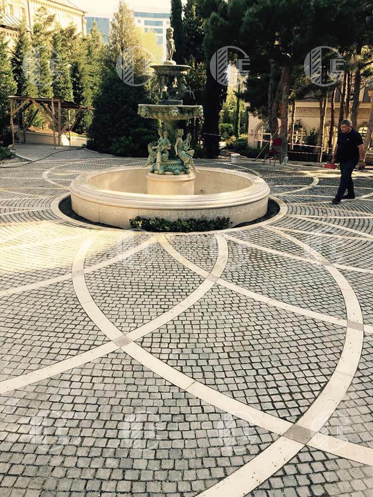 Колотая брусчатка габбро и пиленый песчаник