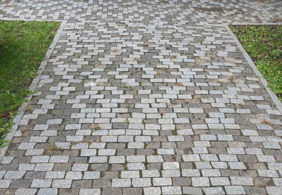 Paving stone from gray Pokostovsky granite and Gabbro stone