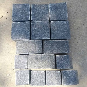 Comparison of paving stone Gabbro 15x15 and 20x10