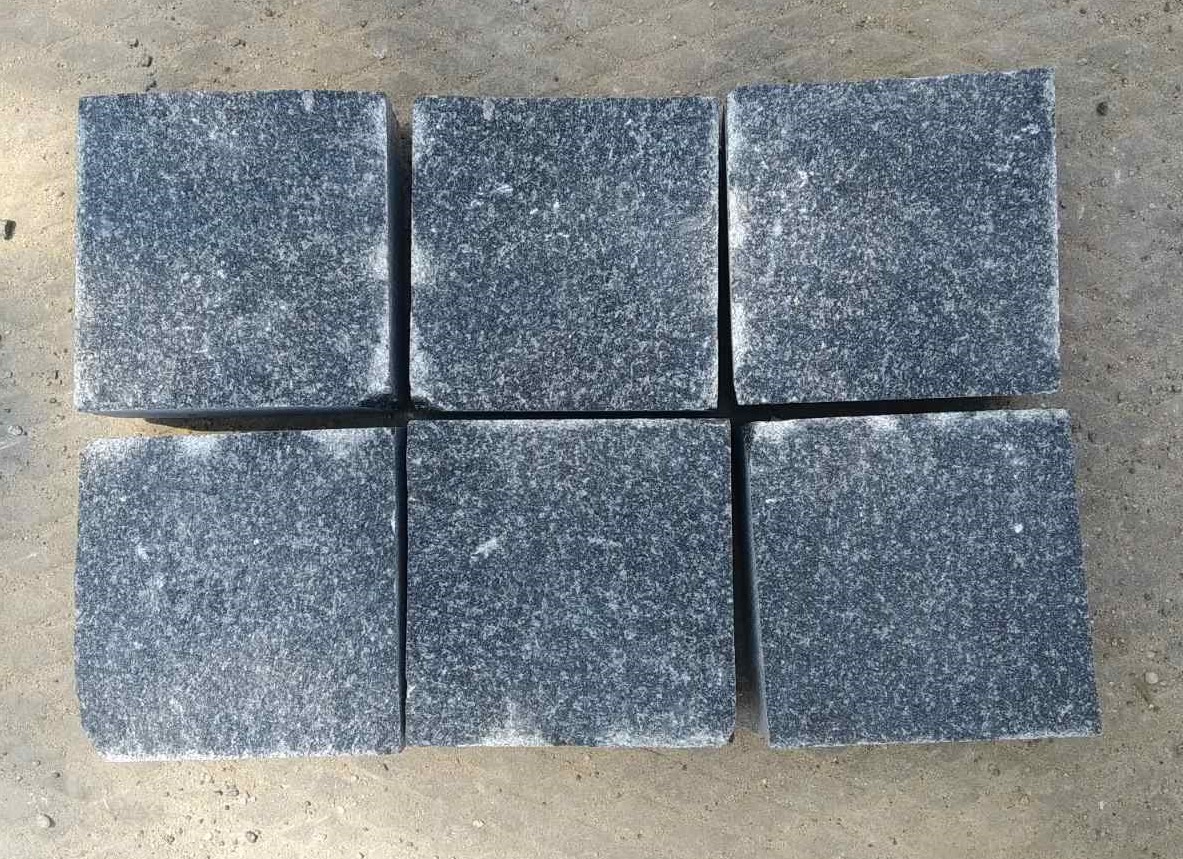 Sawn-split paving stone from gabbro 15x15x5