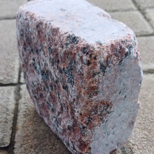 tumbled paving stones of red granite 10×10