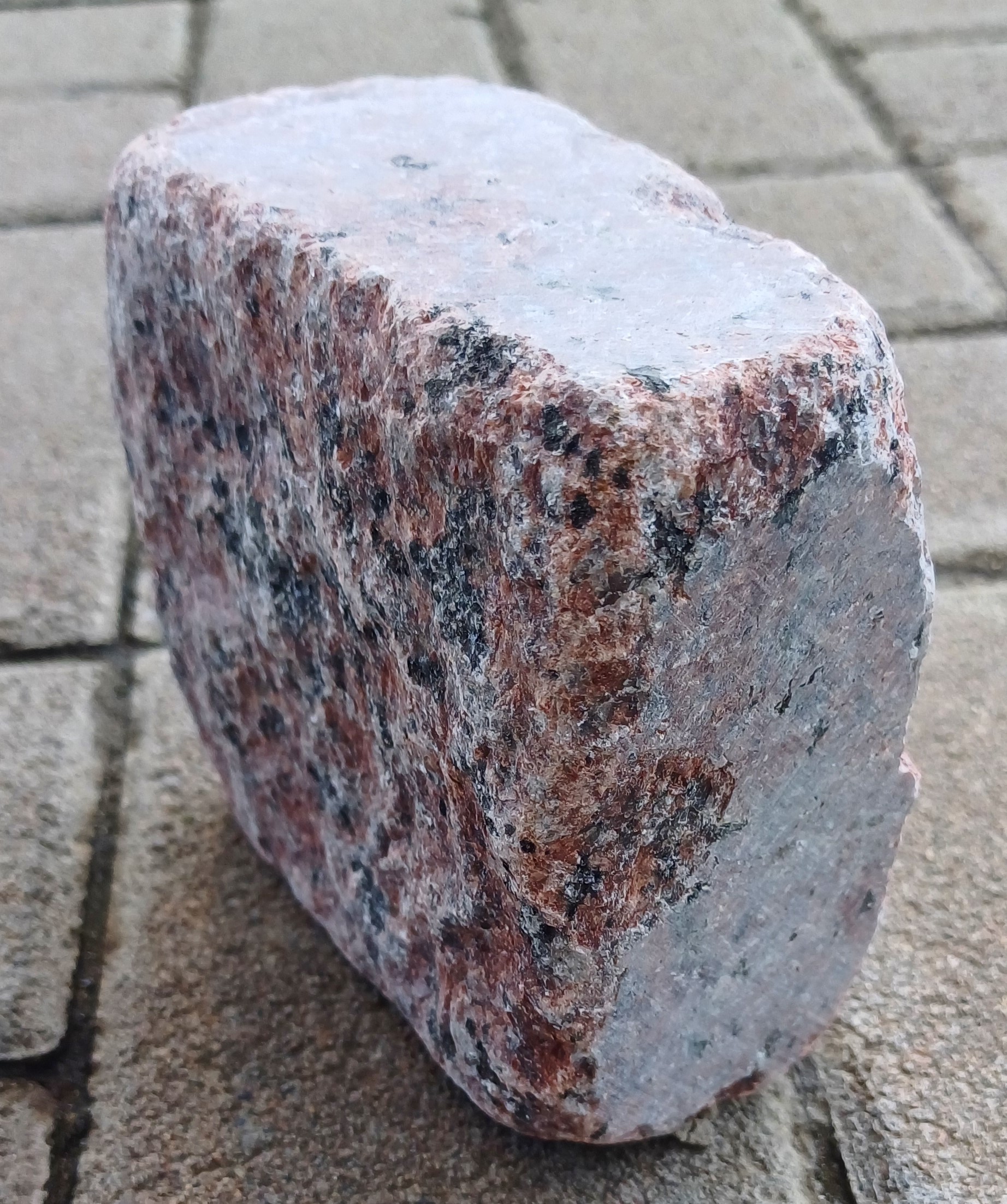 tumbled paving stones of red granite 10×10