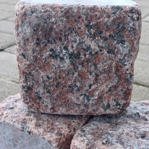 tumbled paving stones of red granite 10×10×5 cm