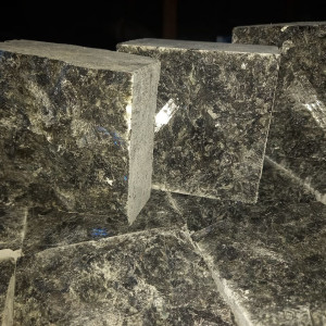 Sawn-split paving stone made of labradorite