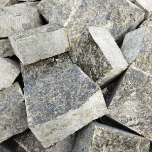 Labradorite paving stones in the format 10x10x5