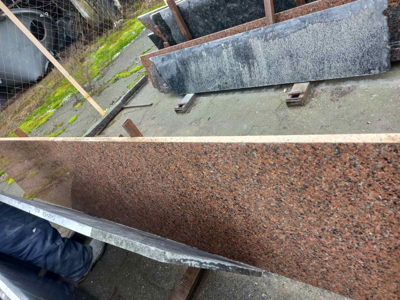 Сляб коричневого гранита