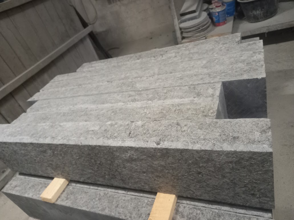 Kerbstone made of black stone – labradorite