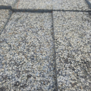 Bush-hammered labradorite tiles