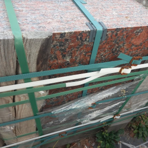 Полированная плитка из красного гранита