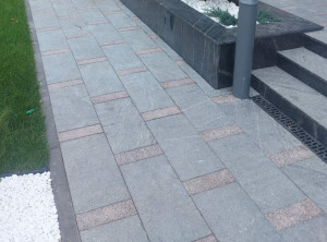 Flamed granite tiles