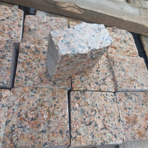 Sawn-split paving stone from pink granite