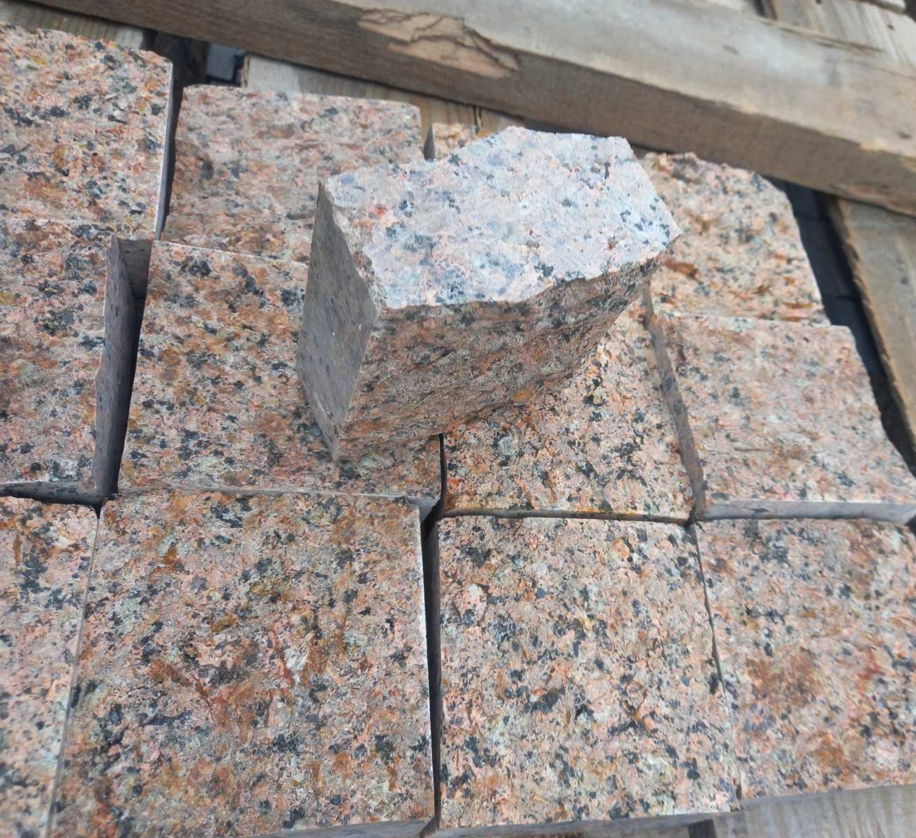 Sawn-split paving stone from pink granite