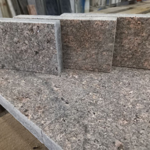 Granite paving stones with even edges