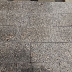 Granite paving stone format 20x10x3, heat-treated top