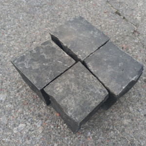 Schwarzer Stein Pflasterstein Basalt 10x10x10