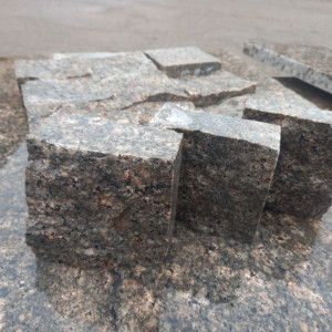 Granite brown paving stone 10x10x5