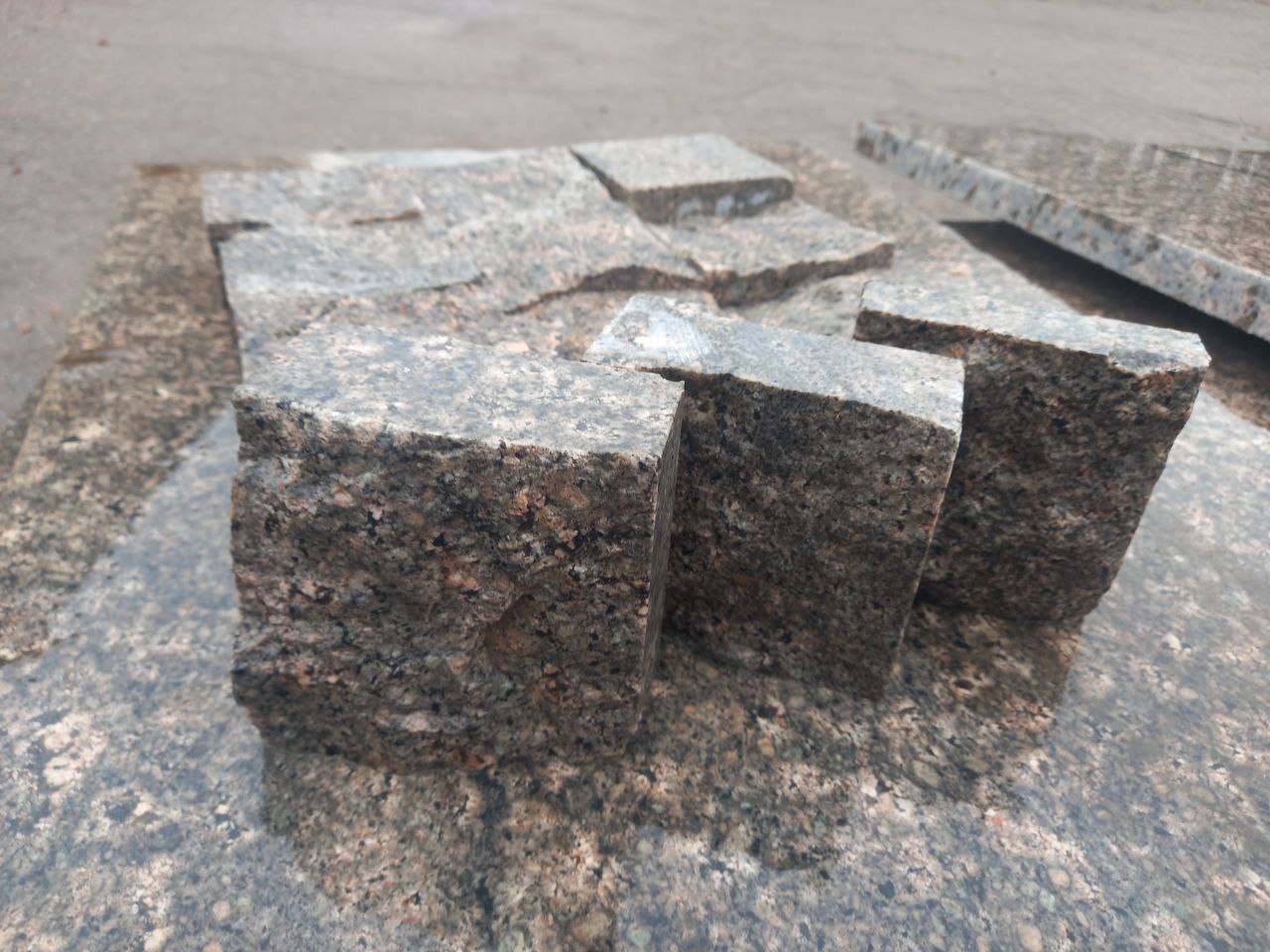 Granite brown paving stone 10x10x5
