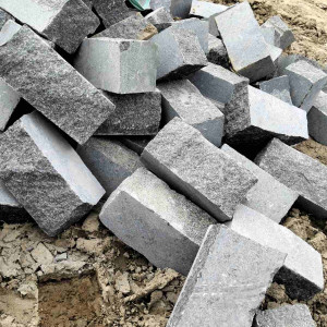 Gabbro black stone paving stone 20x10x10 cm