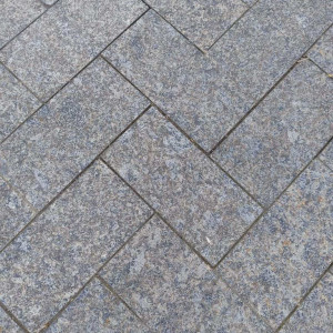 Sawn paving stone made of labradorite 20x10x5