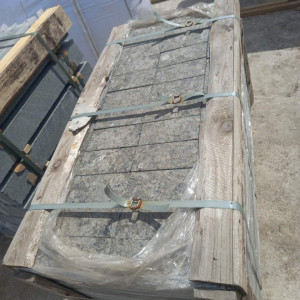 Paving stone made of black natural stone labradorite, format 20x10x5 cm