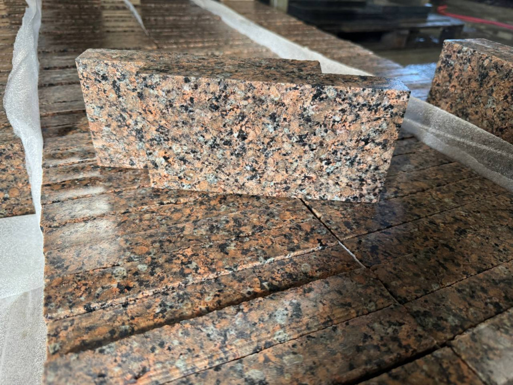 Sawed paving stone from granite Flower of Ukraine 20x10x3 cm