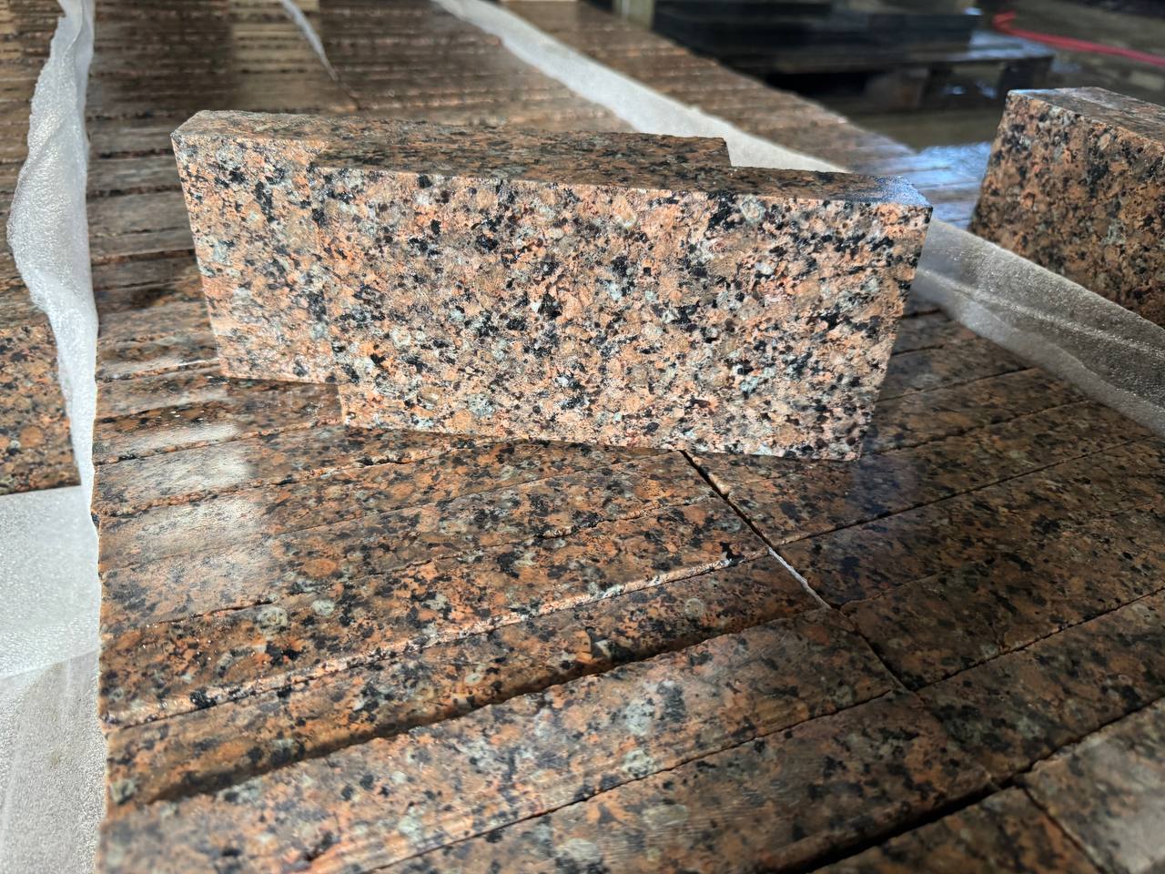 Sawed paving stone from granite Flower of Ukraine 20x10x3 cm
