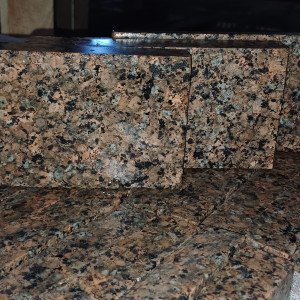 Sawed granite paving stone 20x10x3