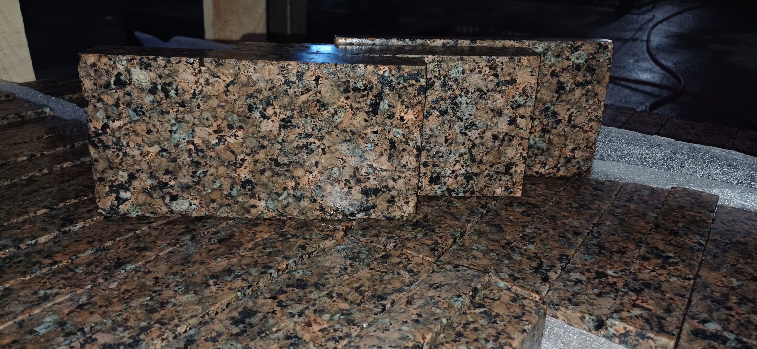 Sawed granite paving stone 20x10x3