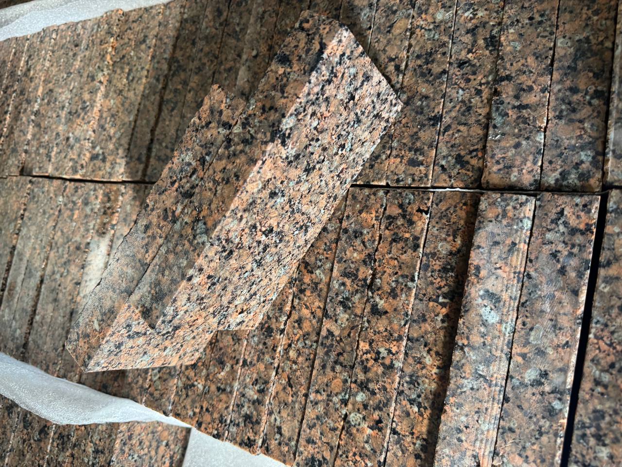 Paving stone from granite Flower of Ukraine 20x10x3