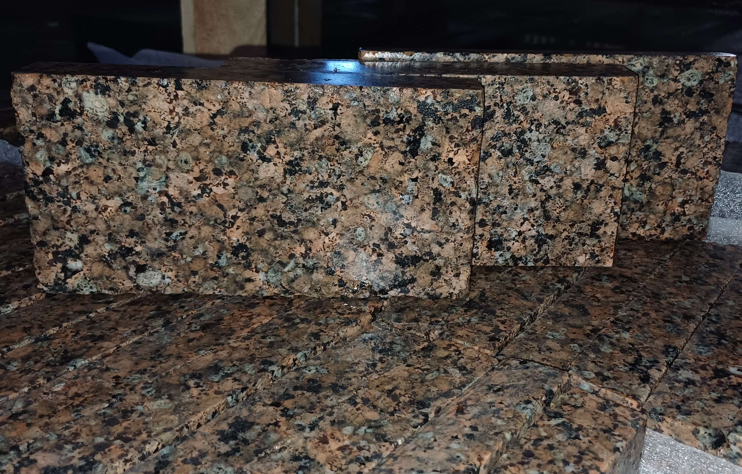 Sawn paving stone from pink granite 20x10x3 cm