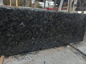 Черный натуральный камень - лабрадорит